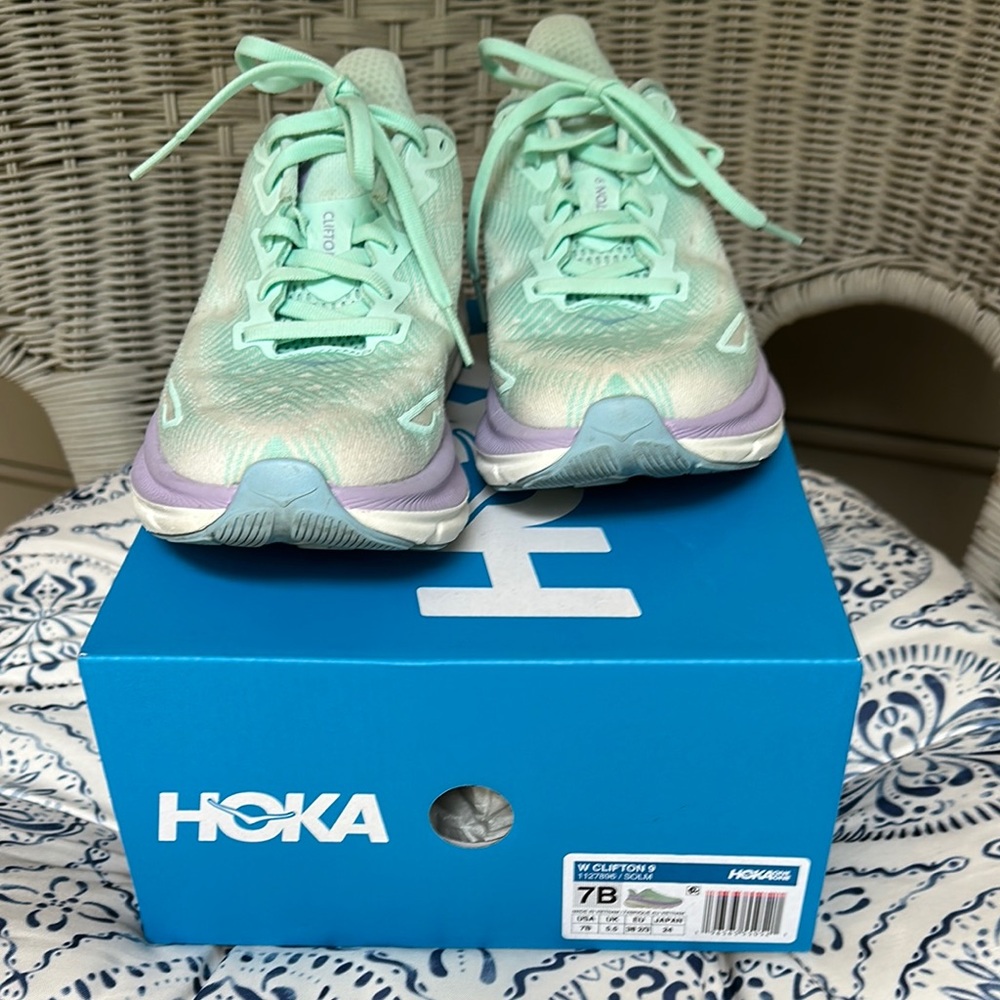 Hoka Clifton9 Women’s green and Purple Sneakers with Maximal Cushioning-size 7B